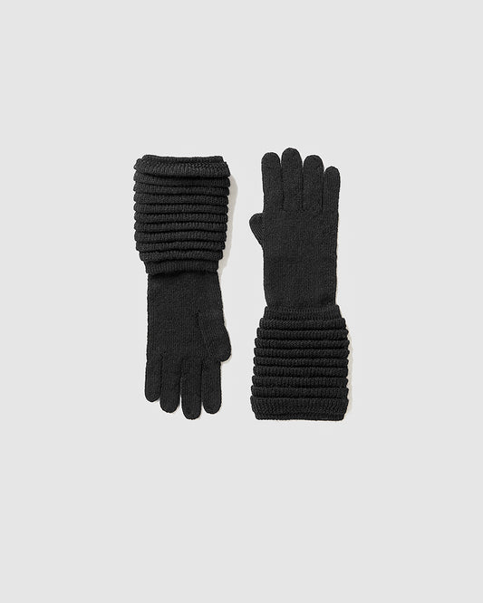 Sentaler women’s black ribbed winter gloves made of Baby Alpaca fabric, displayed on a white background.