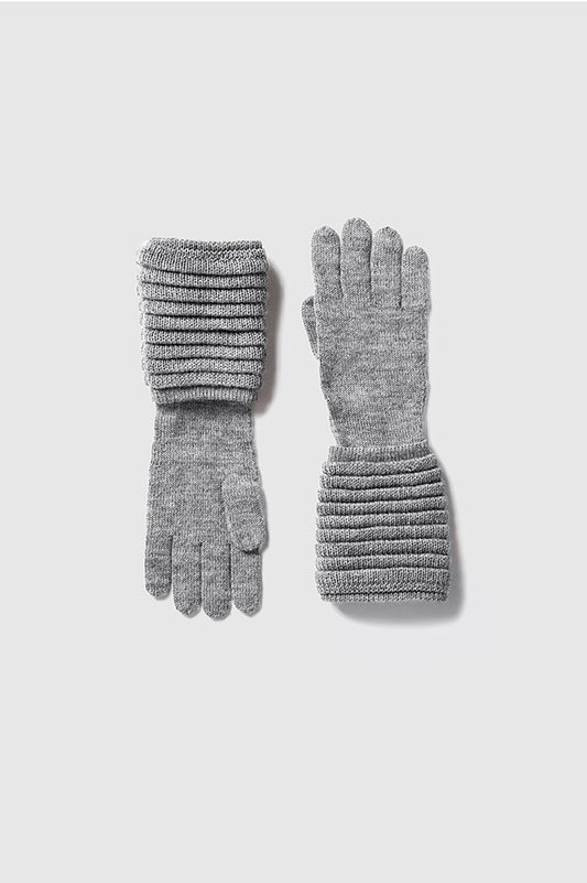 Sentaler Adult Ribbed Gloves featured in Baby Alpaca and available in Grey. Seen as off figure.
