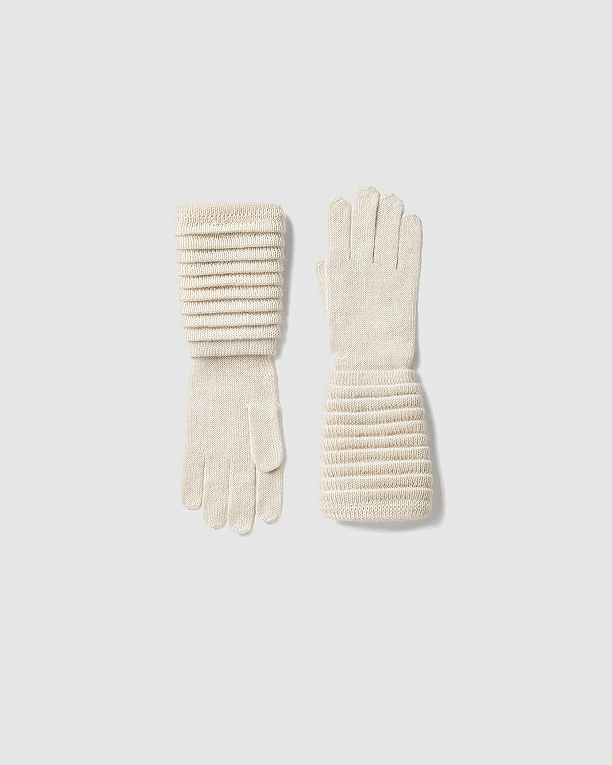 Sentaler women’s ivory ribbed winter gloves made of Baby Alpaca fabric, displayed on a white background.
