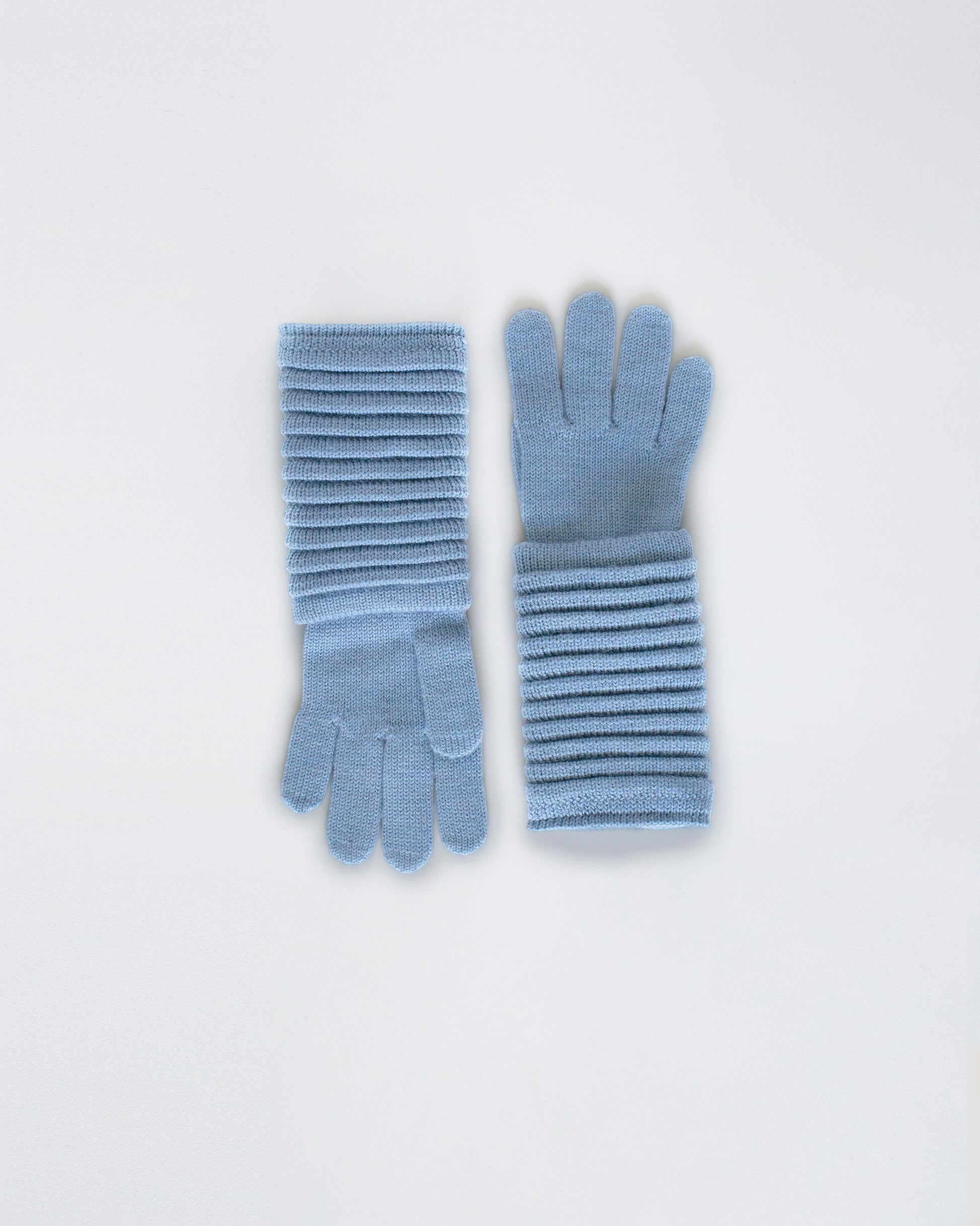 Sentaler women’s powder blue ribbed winter gloves made of Baby Alpaca fabric, displayed on a white background.