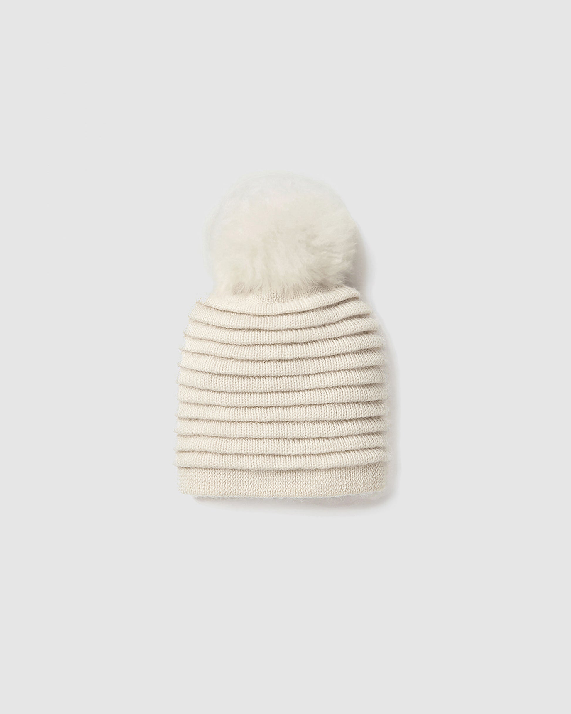 Sentaler kids (6-14 years) ribbed ivory winter hat made of Baby Alpaca fabric with oversized fur pompom, displayed on a white background.