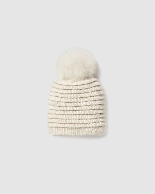 Sentaler kids (6-14 years) ribbed ivory winter hat made of Baby Alpaca fabric with oversized fur pompom, displayed on a white background.