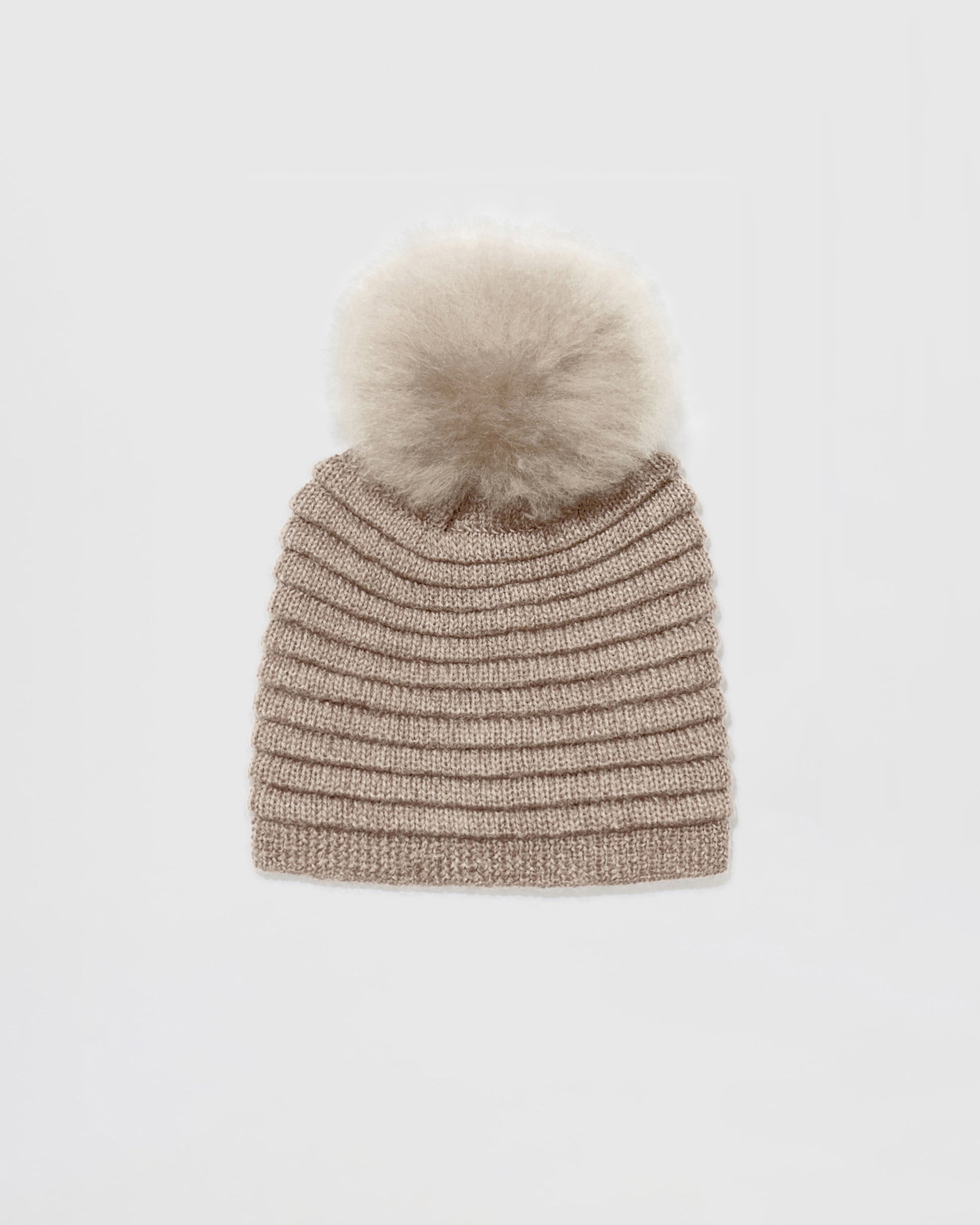 Sentaler women’s light taupe ribbed winter hat made of Baby Alpaca fabric with oversized fur pompom, displayed on a white background.