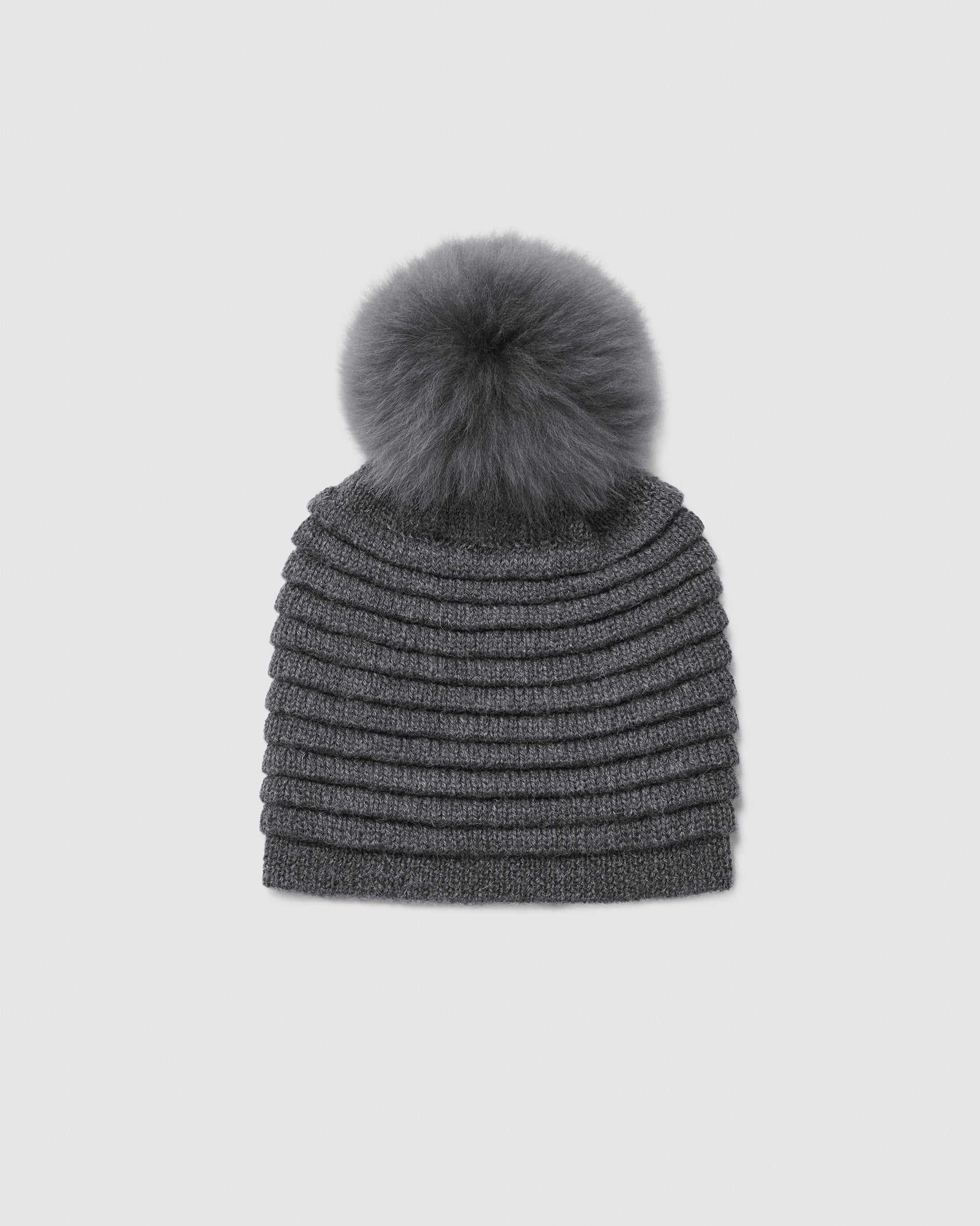 Sentaler women’s grey mélange ribbed winter hat made of Baby Alpaca fabric with oversized fur pompom, displayed on a white background.