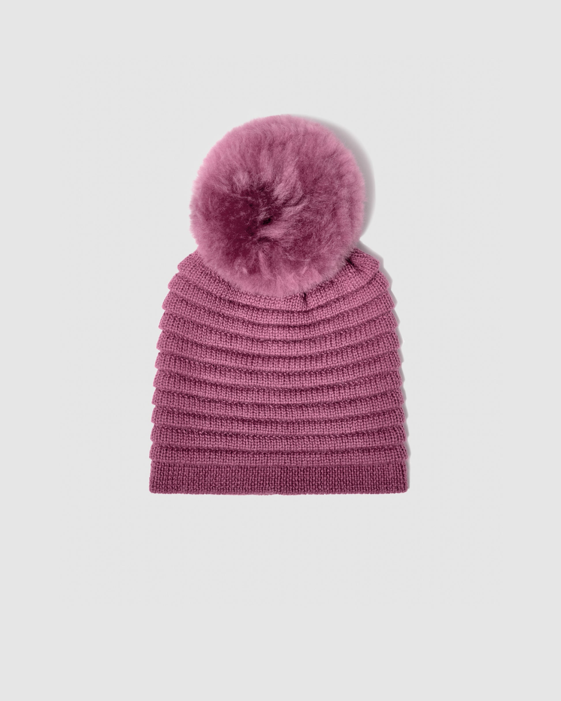 Sentaler women’s mauve pink ribbed winter hat made of Baby Alpaca fabric with oversized fur pompom, displayed on a white background.