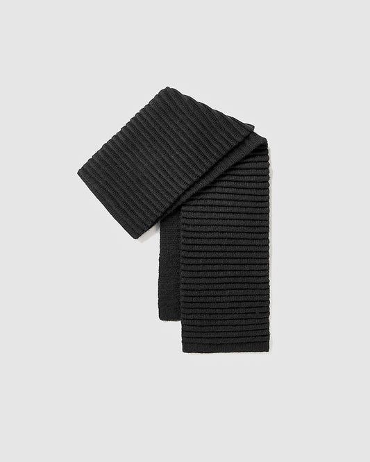 Sentaler women’s black ribbed winter scarf made of Baby Alpaca fabric, displayed on a white background.