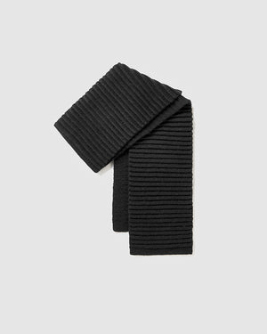 Sentaler kids (6-14 years) ribbed black winter scarf made of Baby Alpaca fabric, displayed on a white background.