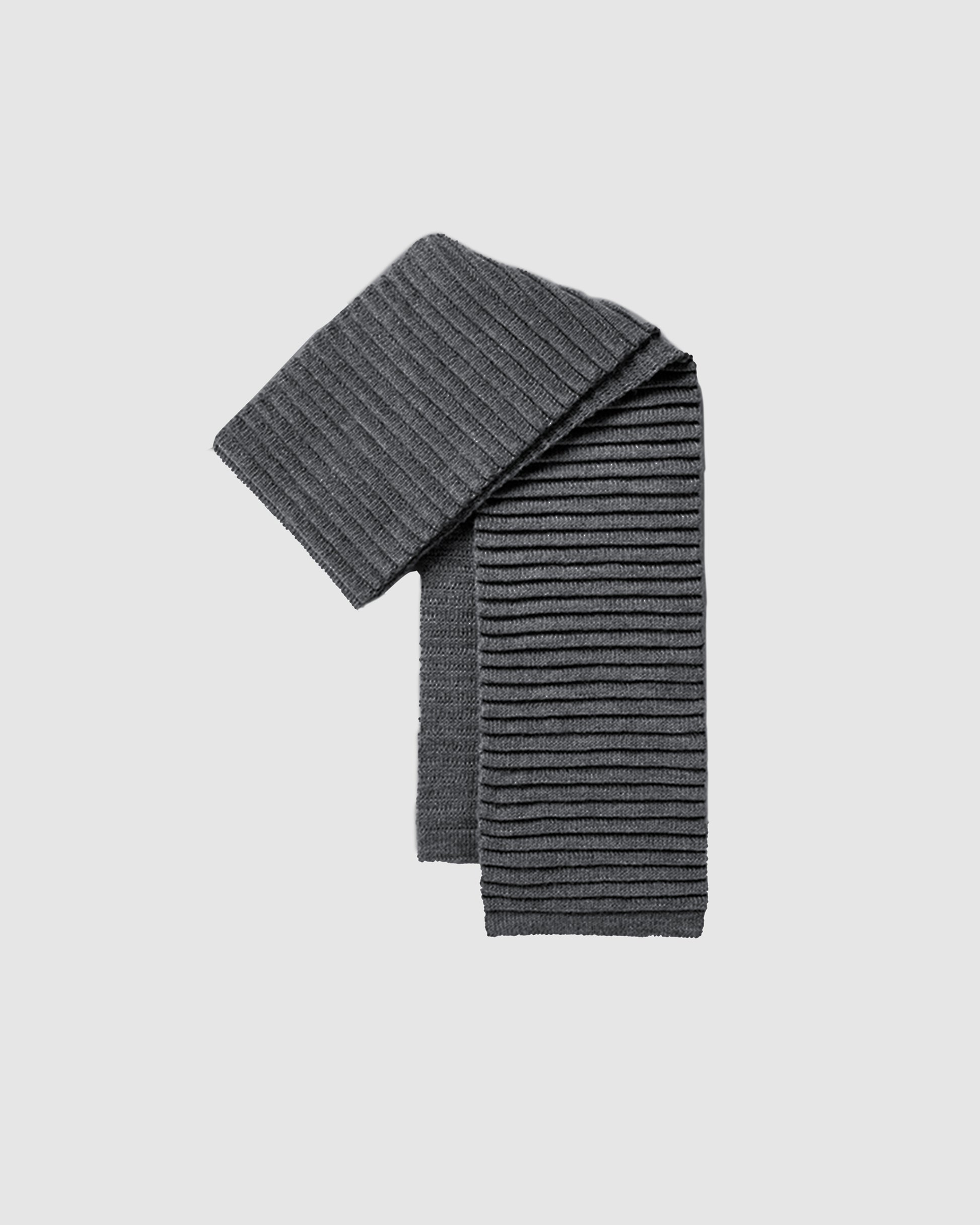 Sentaler women’s grey mélange ribbed winter scarf made of Baby Alpaca fabric, displayed on a white background.