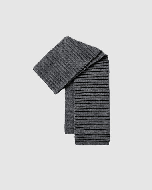 Sentaler women’s grey mélange ribbed winter scarf made of Baby Alpaca fabric, displayed on a white background.
