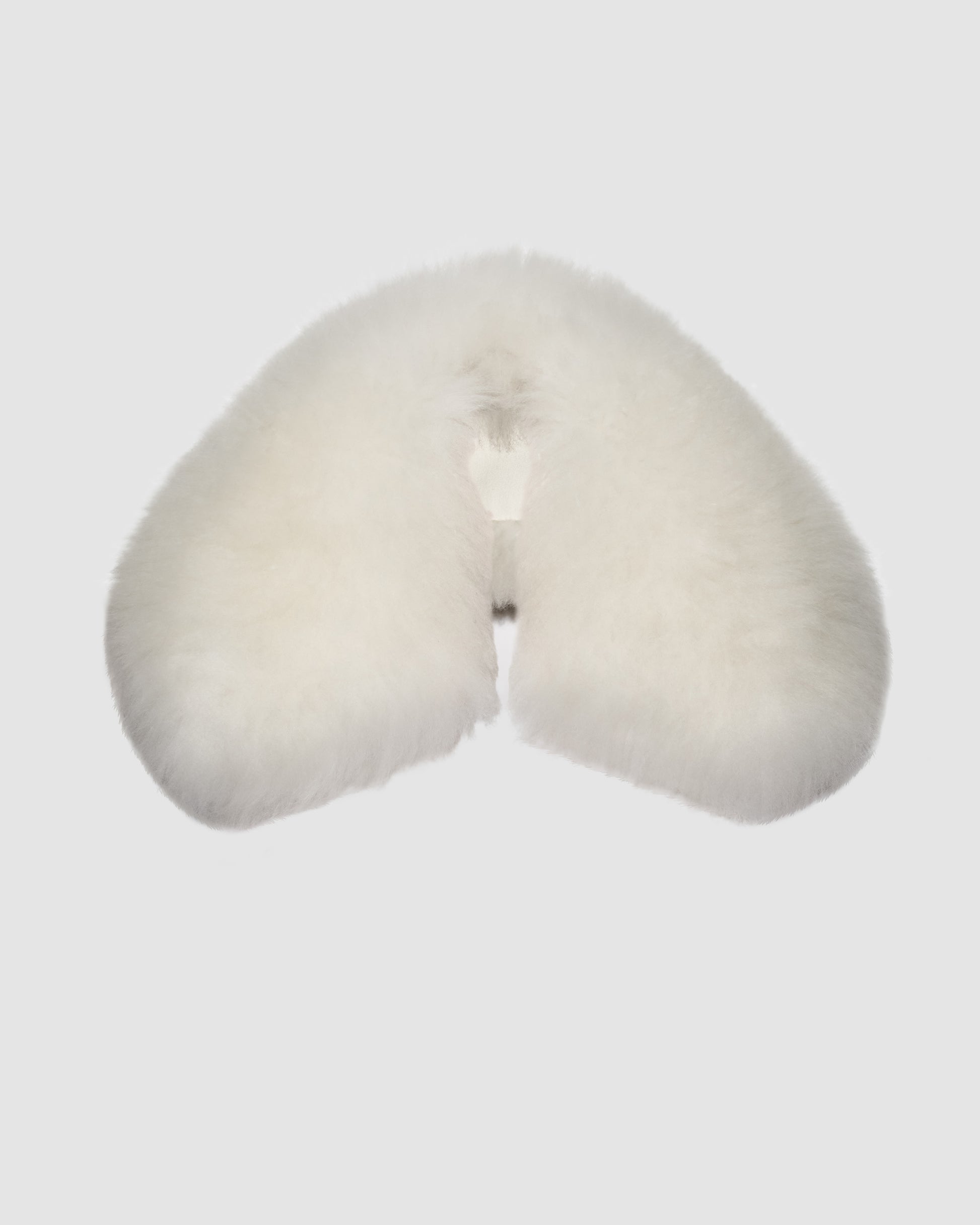 Sentaler ivory alpaca shearling spread collar for coats and blazers, displayed on a white background.