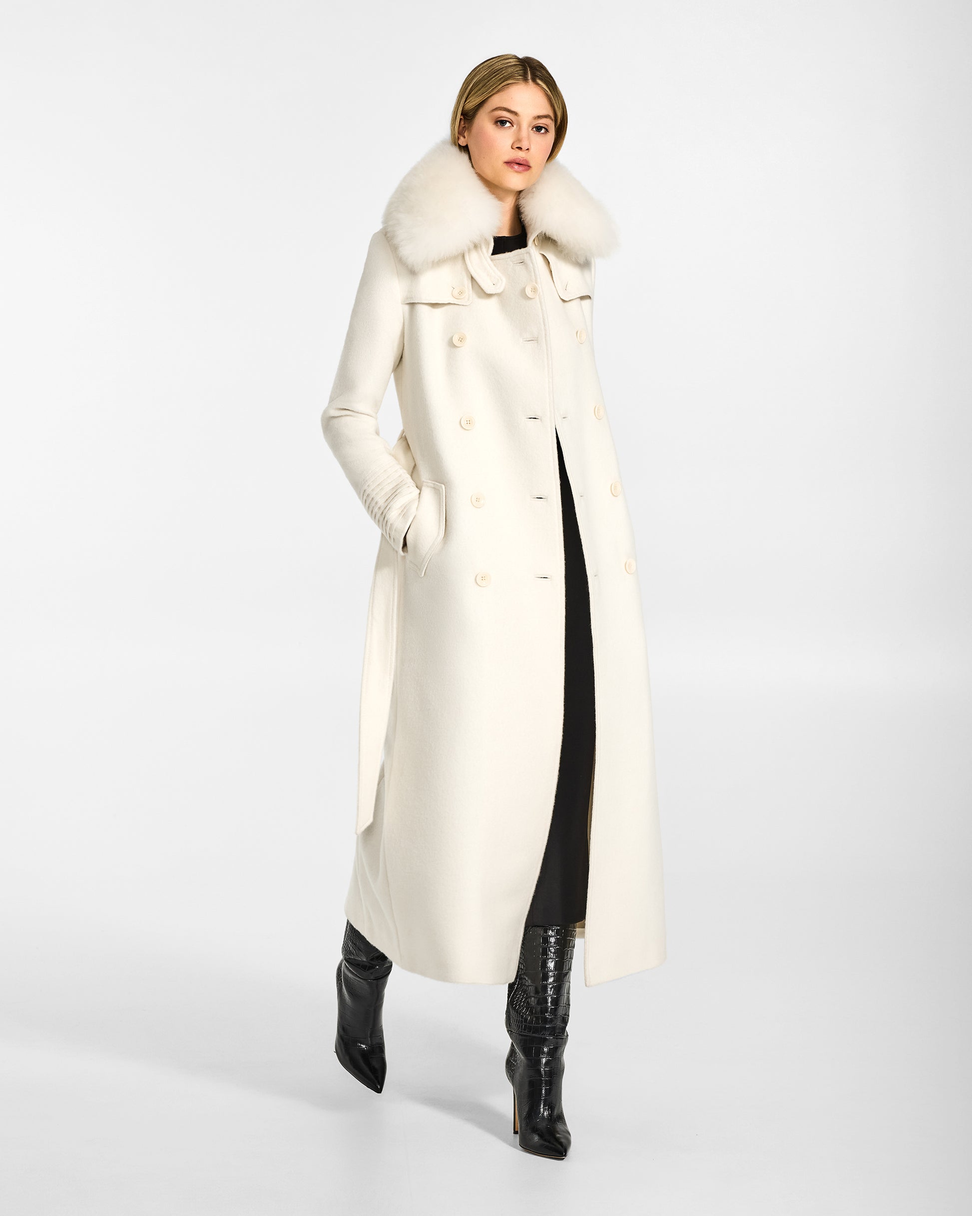 Side view of model wearing Sentaler's ivory alpaca shearling spread collar, paired with a ivory coat.