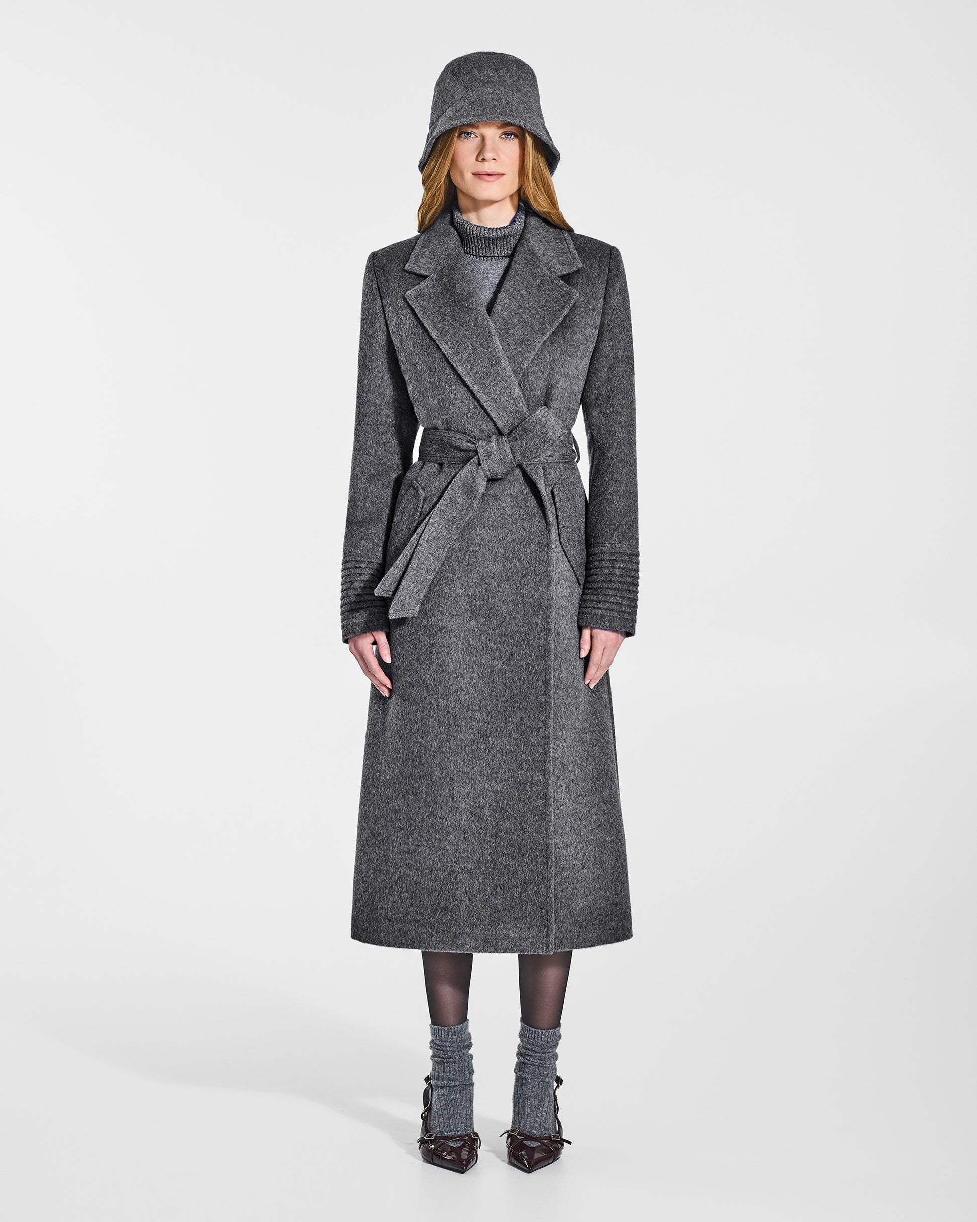 Front view of female model wearing Sentaler's Bucket Grey Mélange Hat, made of baby alpaca wool. 