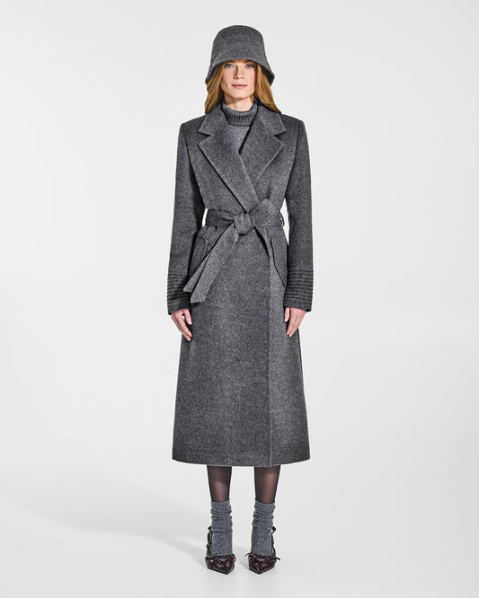 Front view of female model wearing Sentaler's Bucket Grey Mélange Hat, made of baby alpaca wool. 