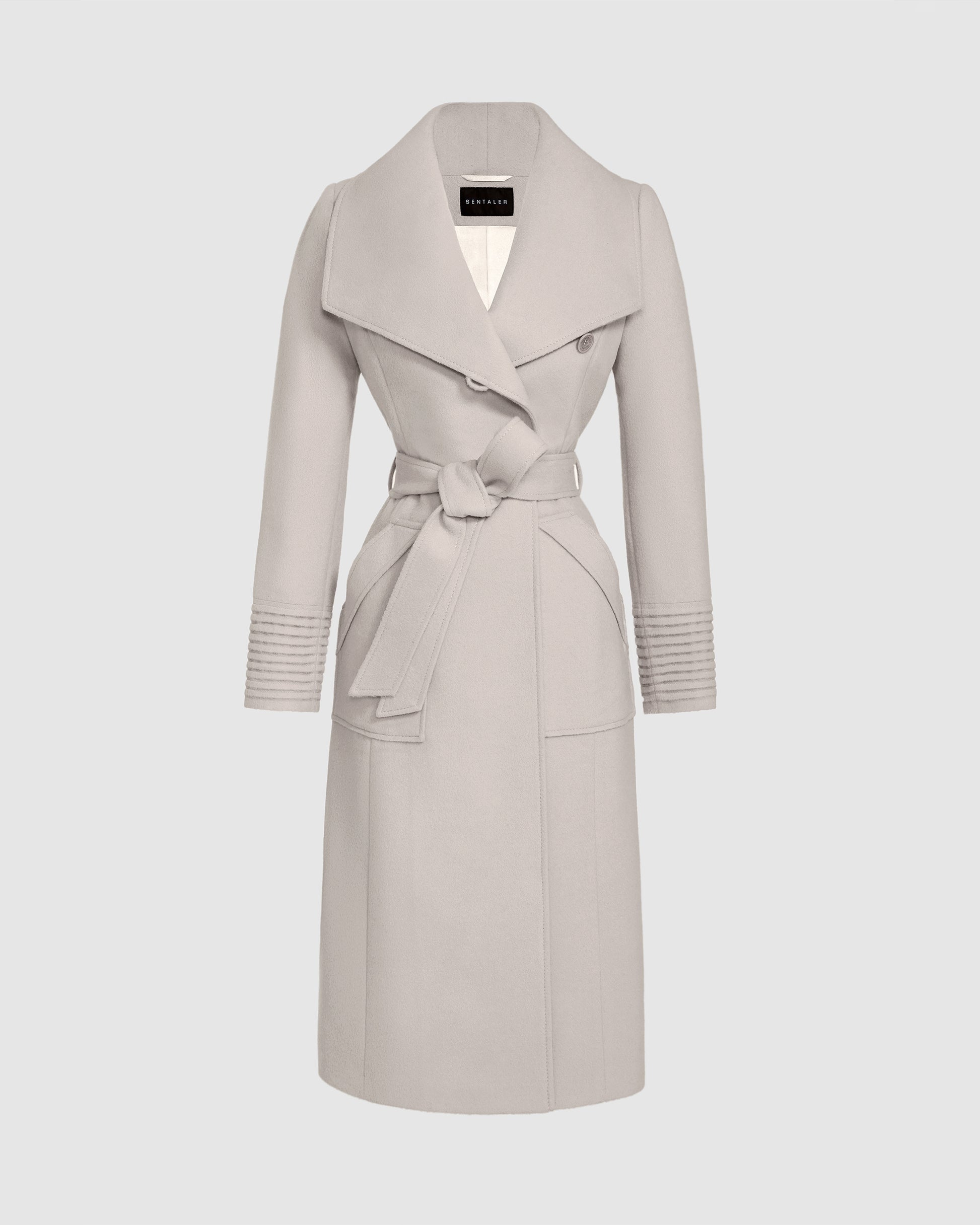 Sentaler bleeker beige long wrap coat made of baby alpaca wool with a wide collar, belted.