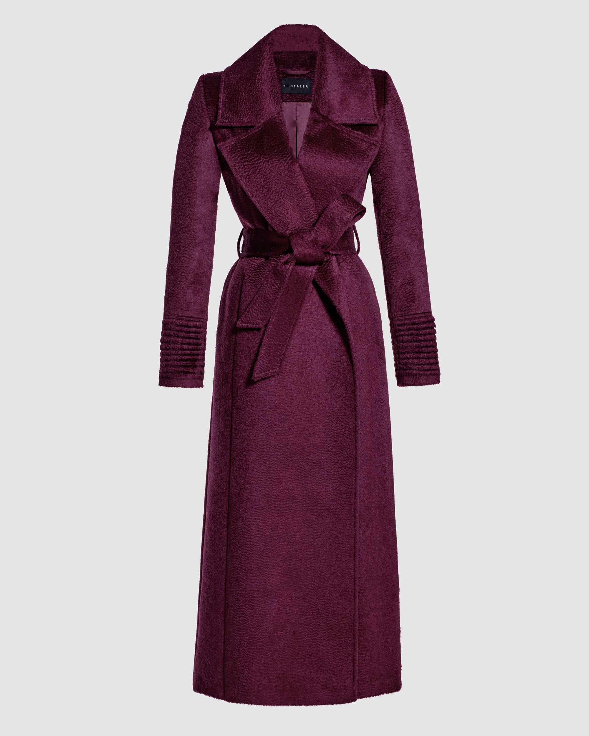 Sentaler cherry lacquer maxi coat made of suri alpaca wool with a notched collar, belted.
