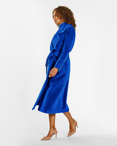 Sentaler Bouclé Alpaca Long Notched Collar Wrap Cobalt Blue Coat in Bouclé Alpaca wool. Seen from side belted on female model.