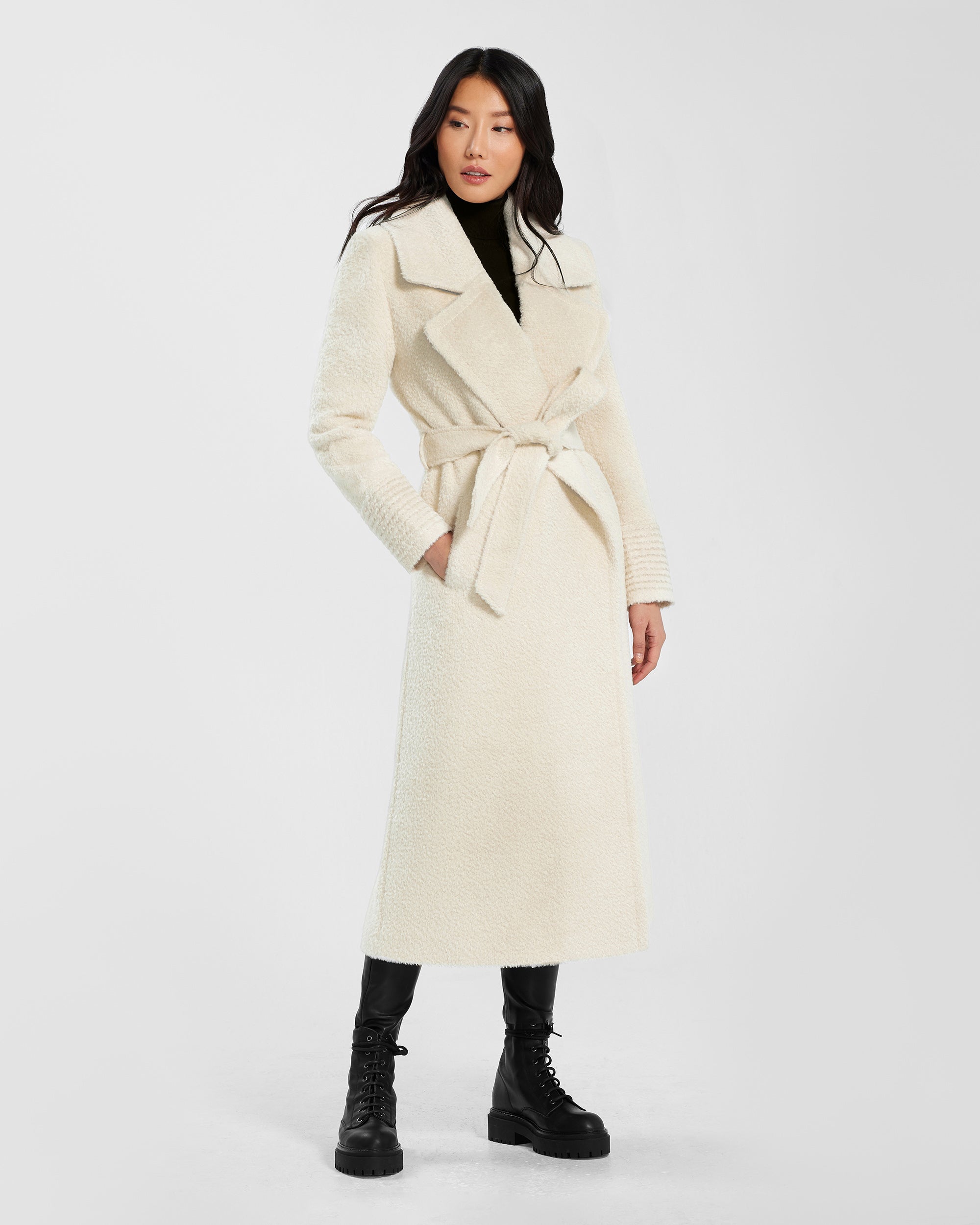Bouclé Alpaca Long Notched Collar Wrap Ivory Coat | SENTALER