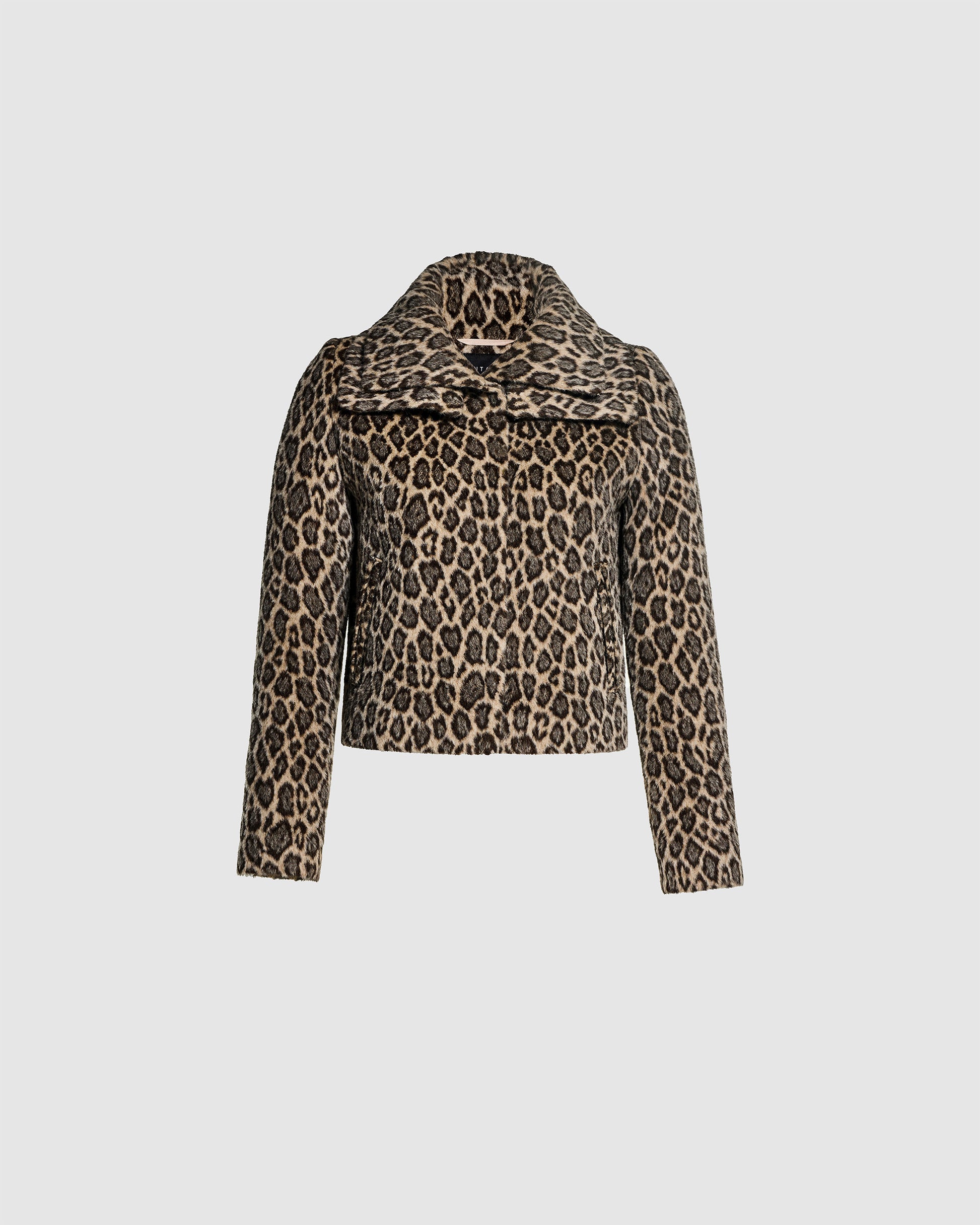 Sentaler leopard moto jacket made of bouclé alpaca wool with a double collar, buttoned.
