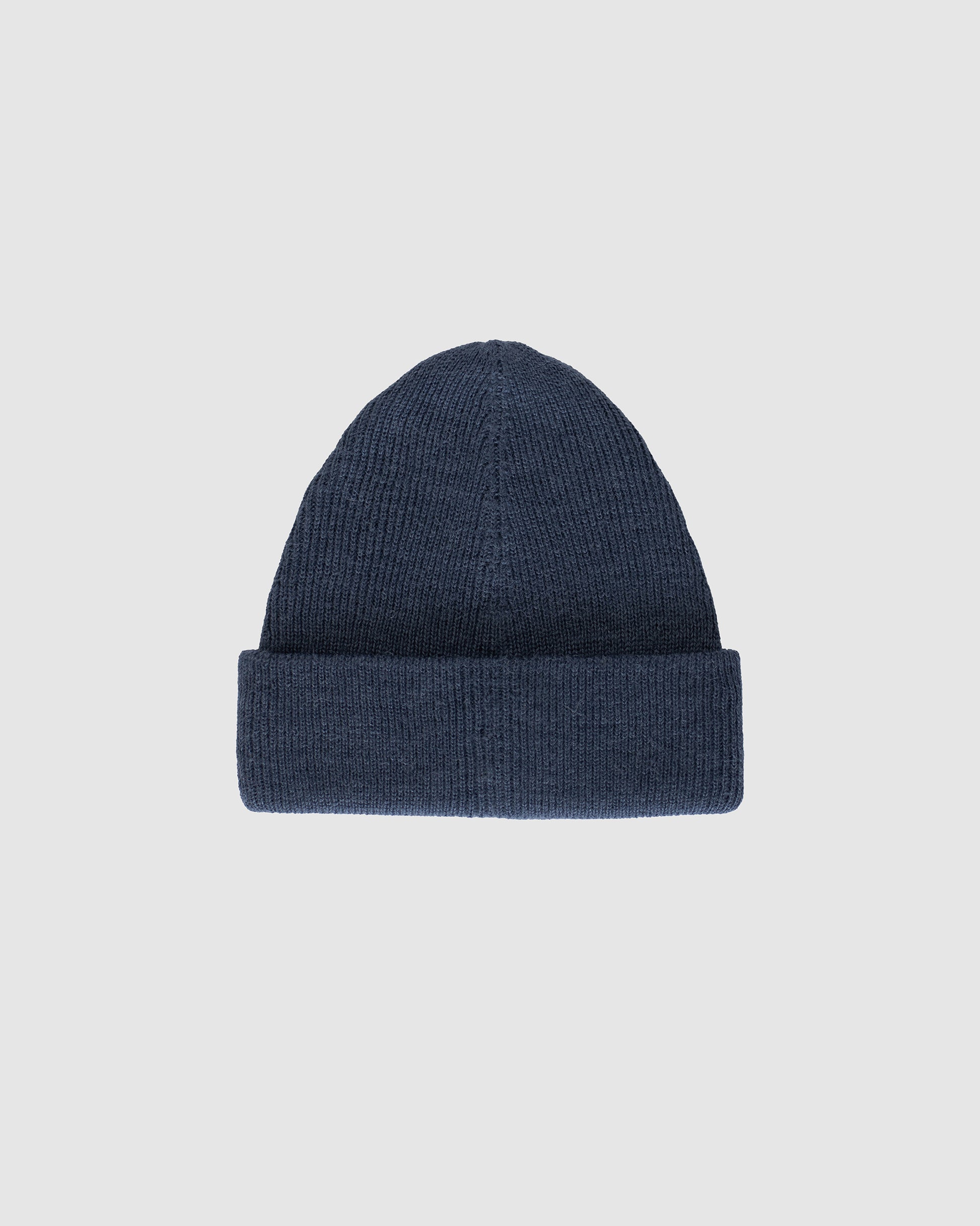 Sentaler classic graphite beanie made from baby alpaca yarn, displayed on a white background.
