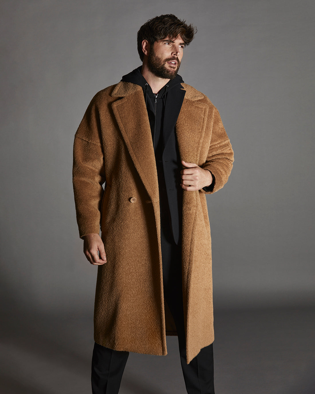 Sentaler Bouclé Alpaca Robe Dark Camel Coat in Bouclé Alpaca wool. Seen from front open on male model.