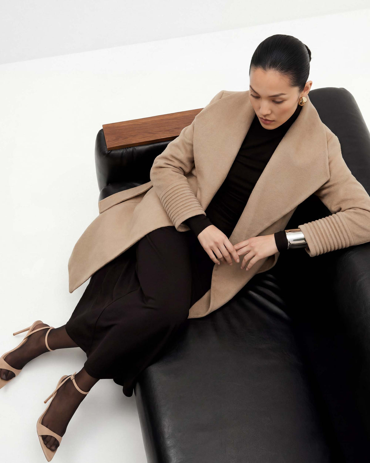 https://sentaler.com/products/baby-alpaca-mid-length-shawl-collar-wrap-coat-camel