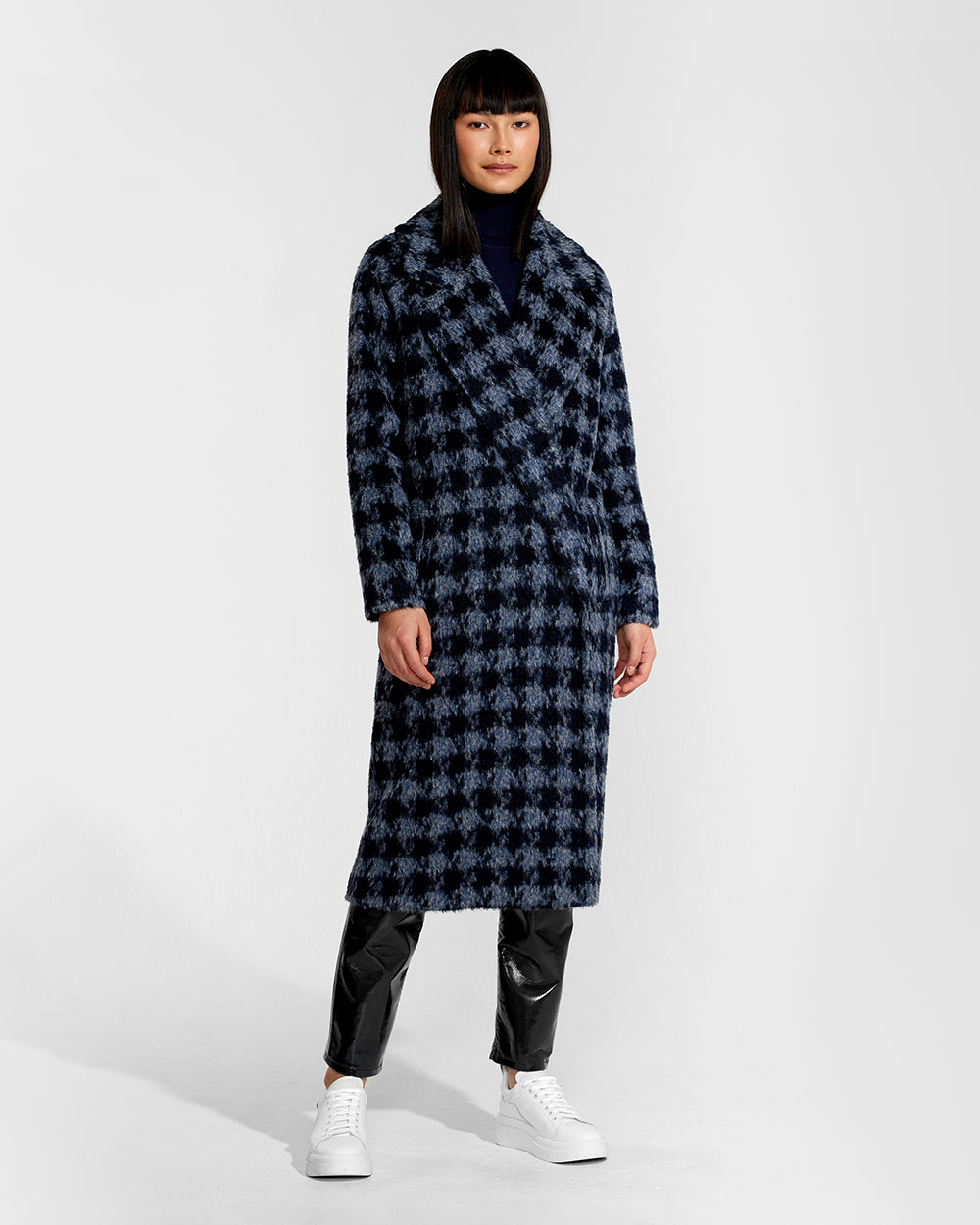 Sentaler Alpaca Long Raglan Sleeve Navy Houndstooth Coat in Suri Alpaca wool. Seen from front on female model.