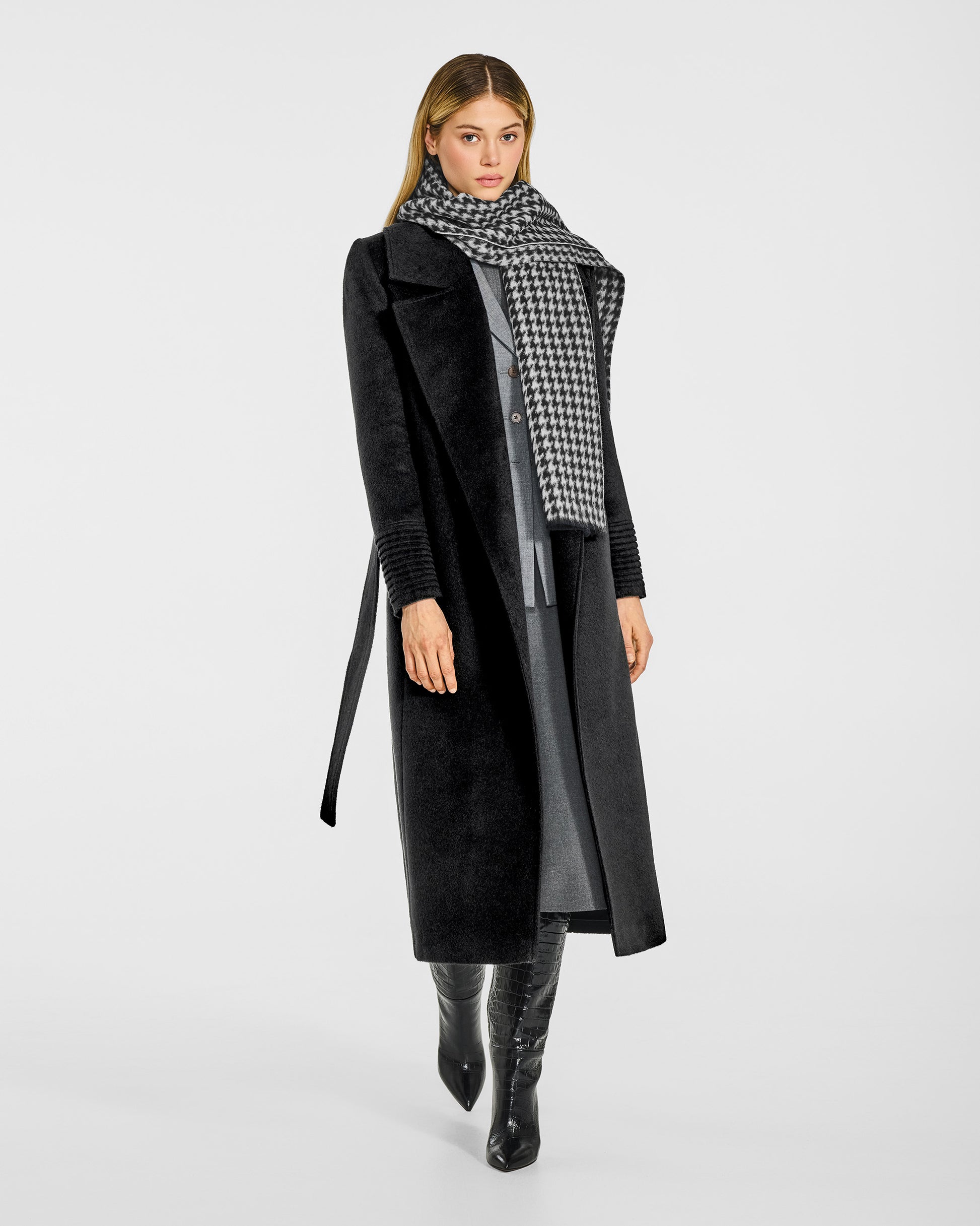 Front view of model wearing Sentaler's Black & White Houndstooth scarf, made of baby alpaca yarn. 