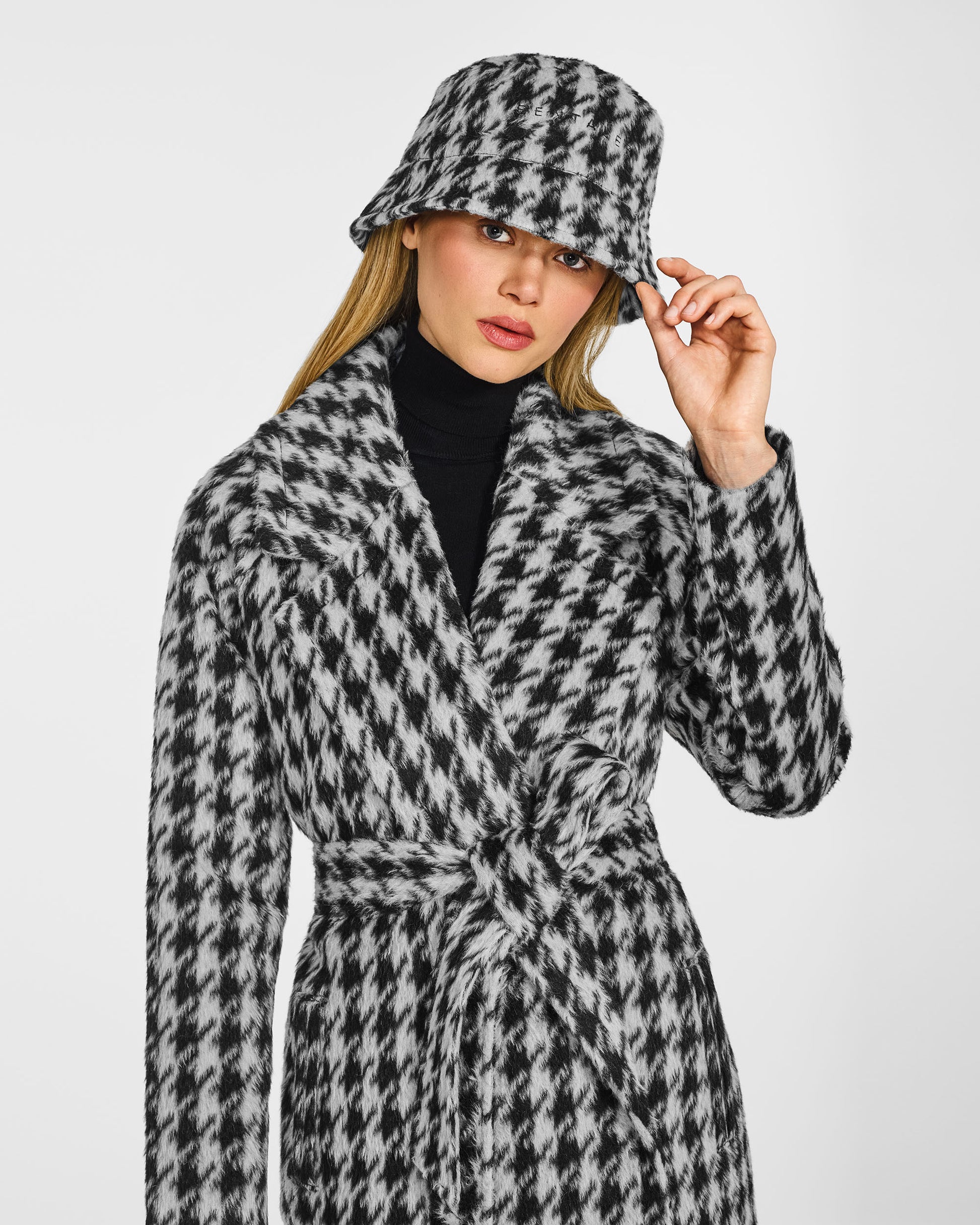 Front view of model wearing Sentaler's Bucket Black & White Houndstooth Hat, made of baby alpaca yarn. 