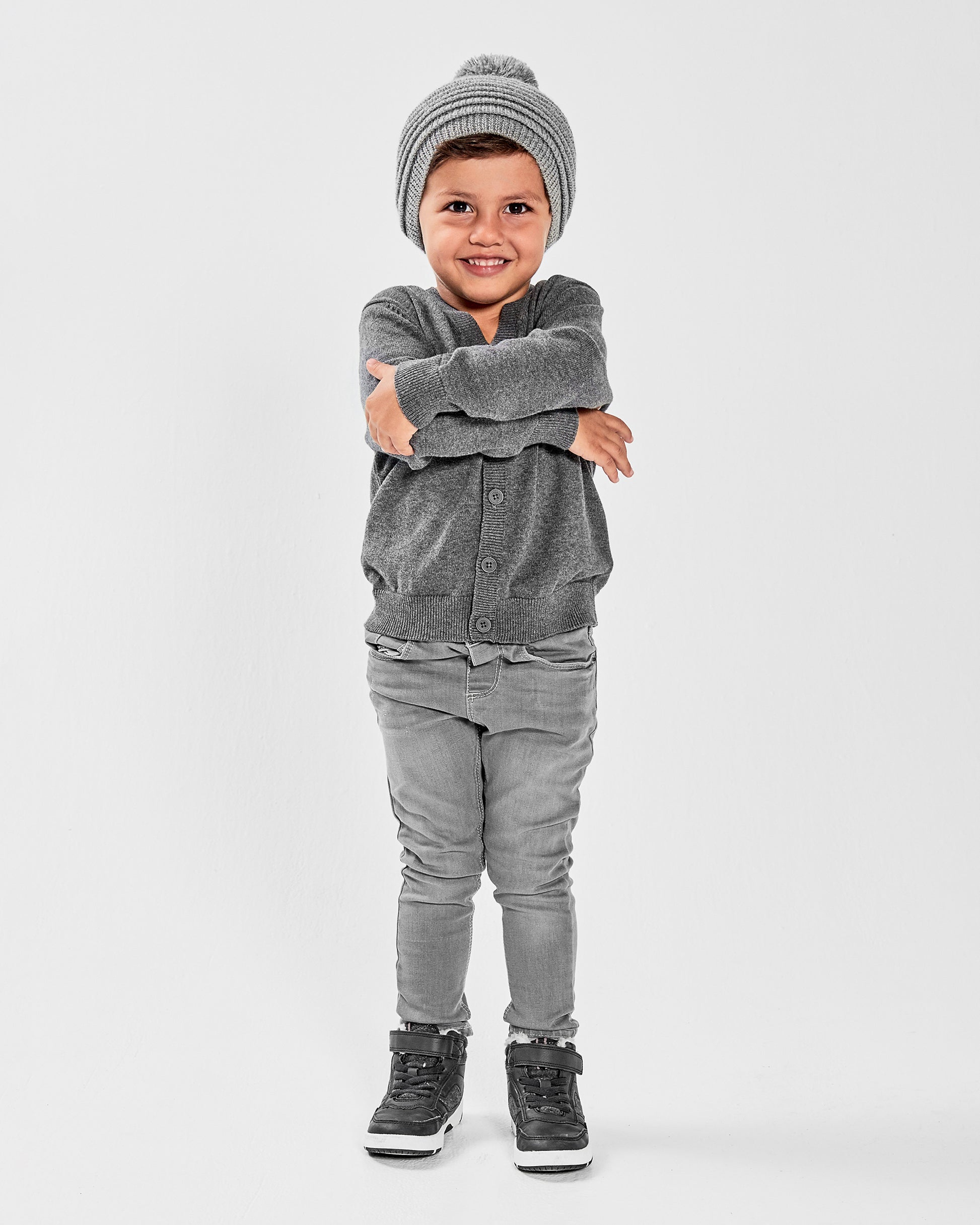 Sentaler Kids Ribbed Grey Hat with Knit Pompon (1-5 Years) in Baby Alpaca yarn. Seen from front on boy model.