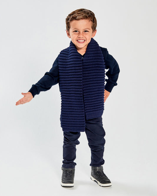 Sentaler Kids Ribbed Navy Scarf (1-5 Years) in Baby Alpaca yarn. Seen from front on boy model.