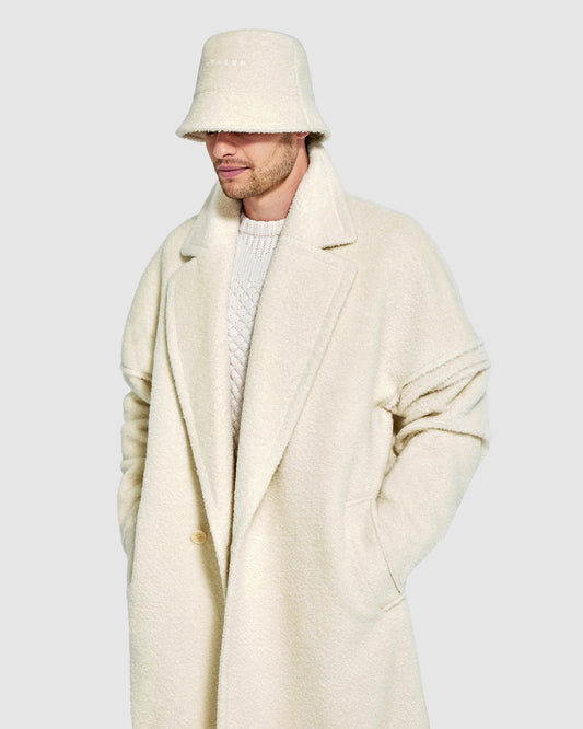 Sentaler Mens Bouclé Alpaca Bucket Ivory Hat in Bouclé Alpaca. Seen from front close up on male model.