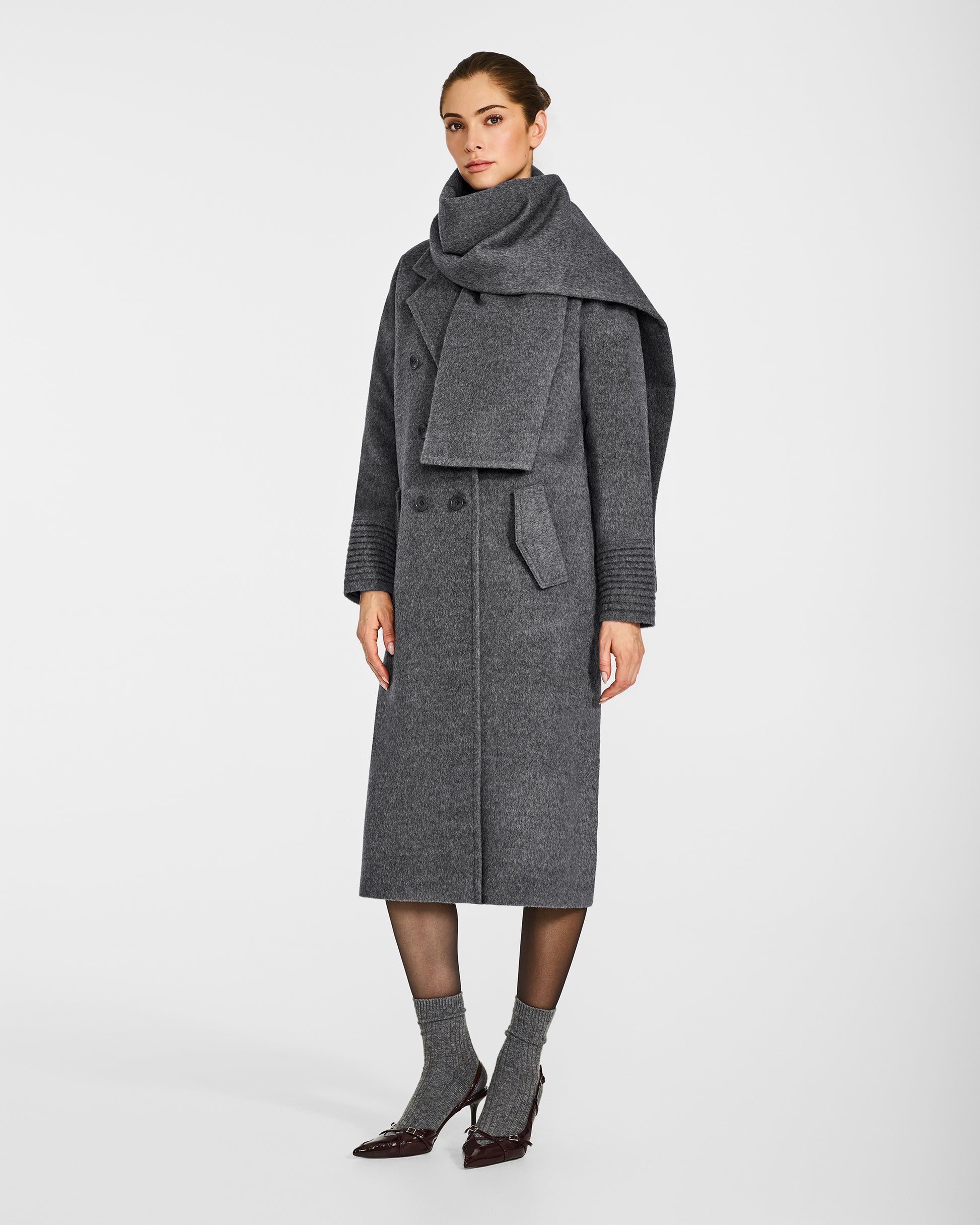 Side view of model wearing Sentaler's Oversized Grey Mélange scarf, made of baby alpaca yarn. 