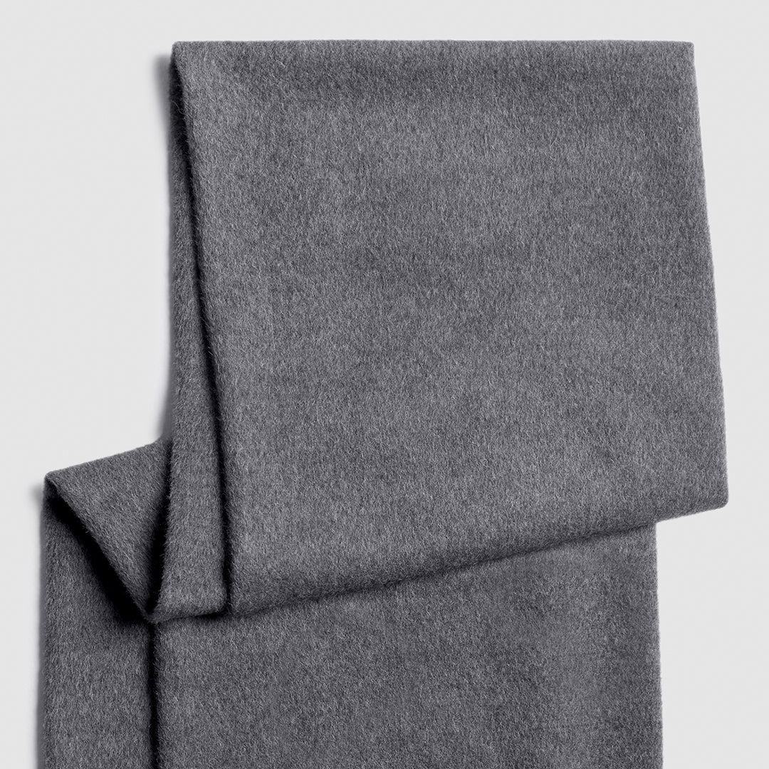Sentaler Oversized Baby Alpaca Fabric Grey Mélange Scarf on a light grey background.
