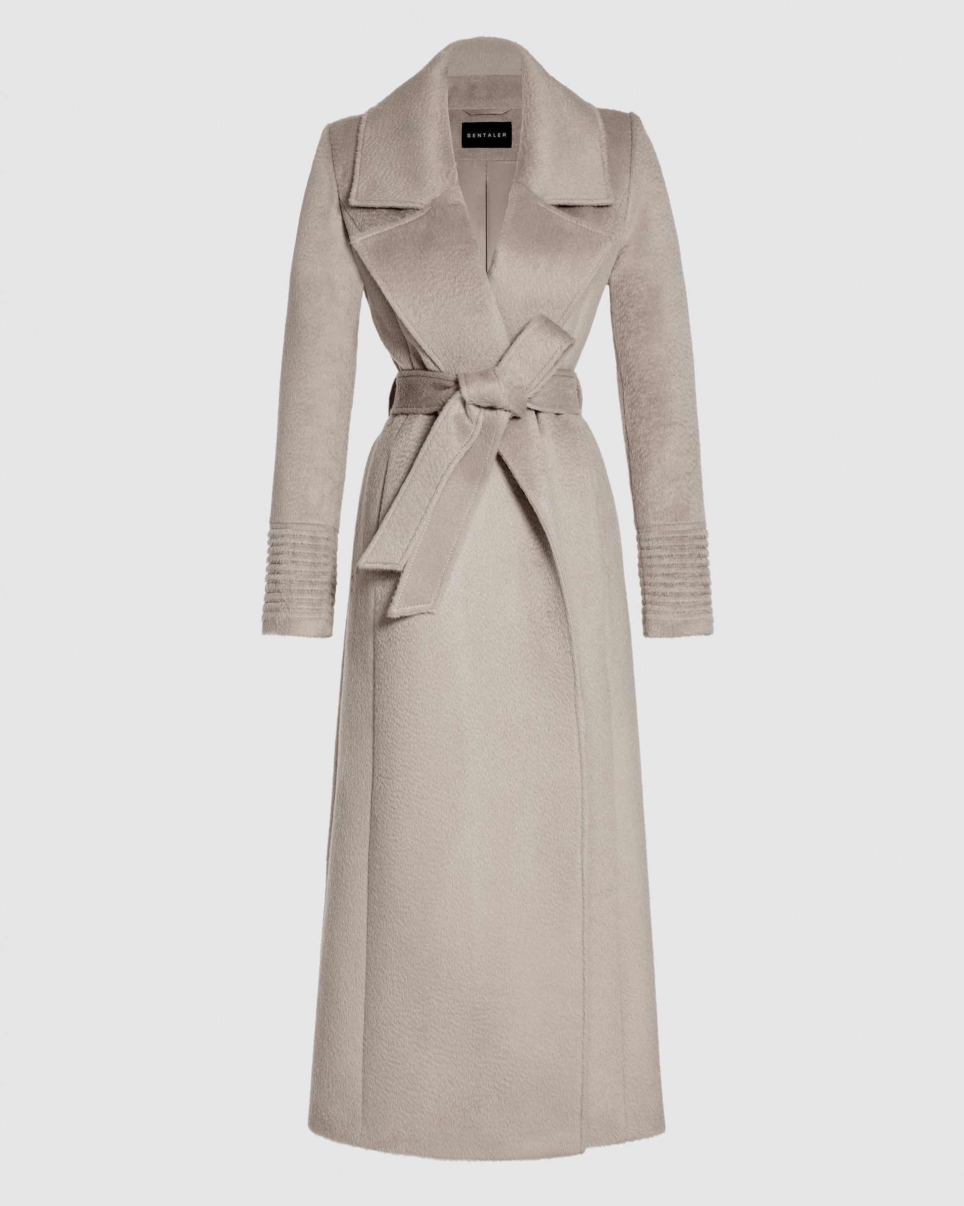 Sentaler sand maxi coat made of suri alpaca wool with a notched collar, belted.