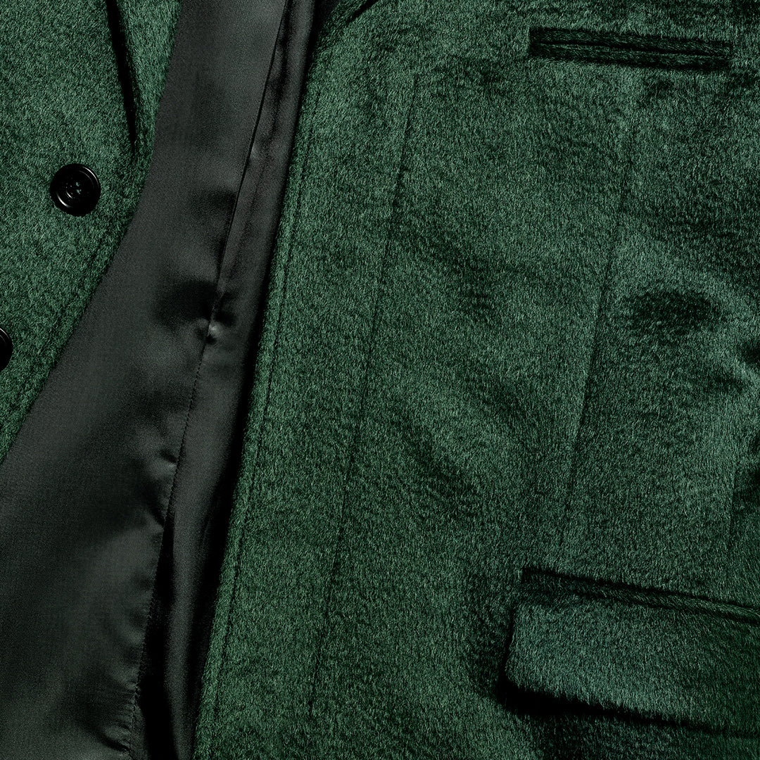 Sentaler Men Suri Alpaca Notched Lapel Deep Emerald Overcoat fabric swatch close up.