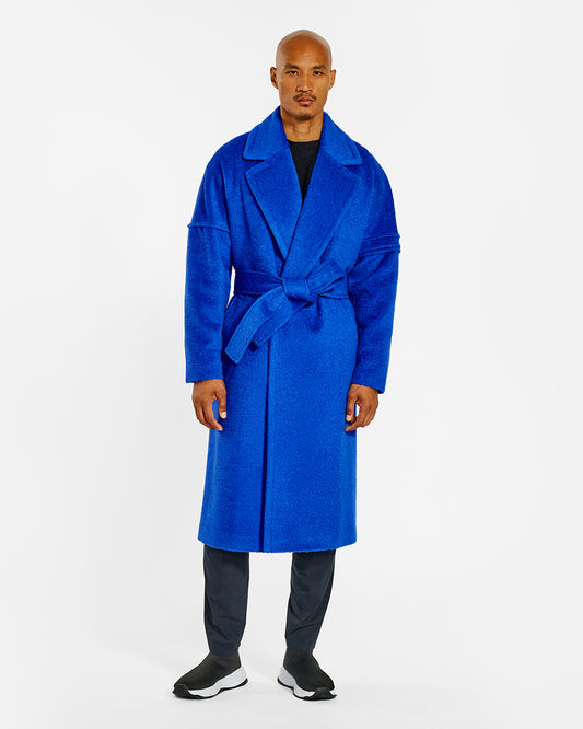 Sentaler Bouclé Alpaca Robe Cobalt Blue Coat in Technical Bouclé Alpaca wool. Seen from front belted on male model.