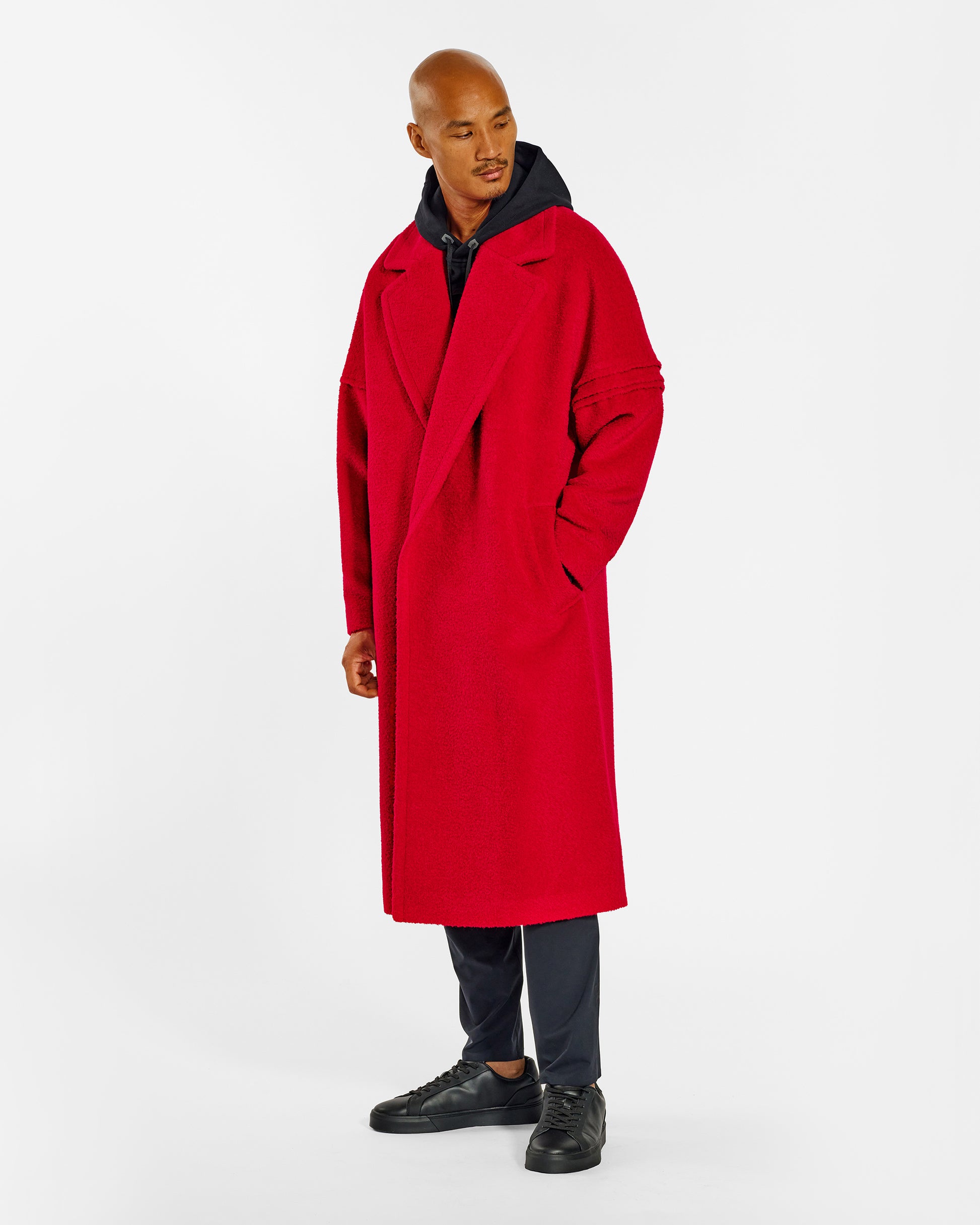 Sentaler Bouclé Alpaca Robe Red Coat in Technical Bouclé Alpaca wool. Seen from side on male model.