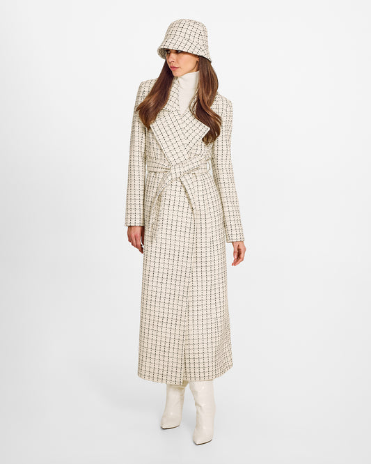 Sentaler Tweed Ivory Check Bucket Hat in Tweed Baby Alpaca wool. Seen from front on female model.