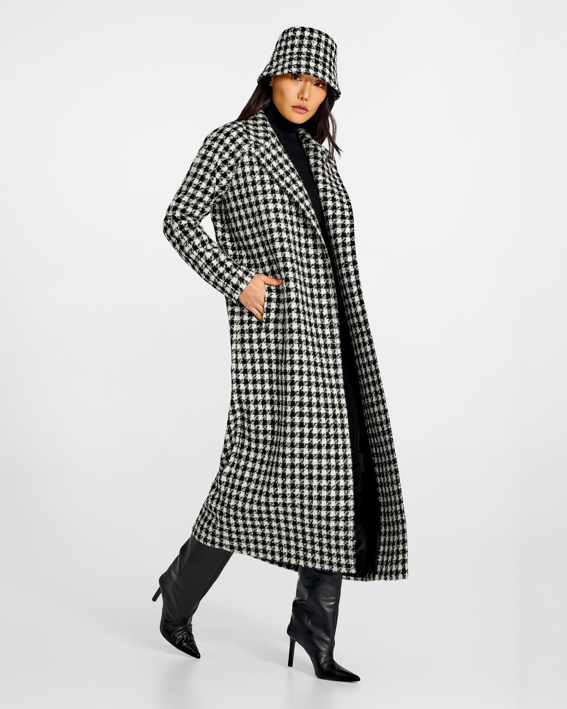 Sentaler Tweed Black and White Houndstooth Bucket Hat in Tweed Suri Alpaca wool. Seen from side on female model.