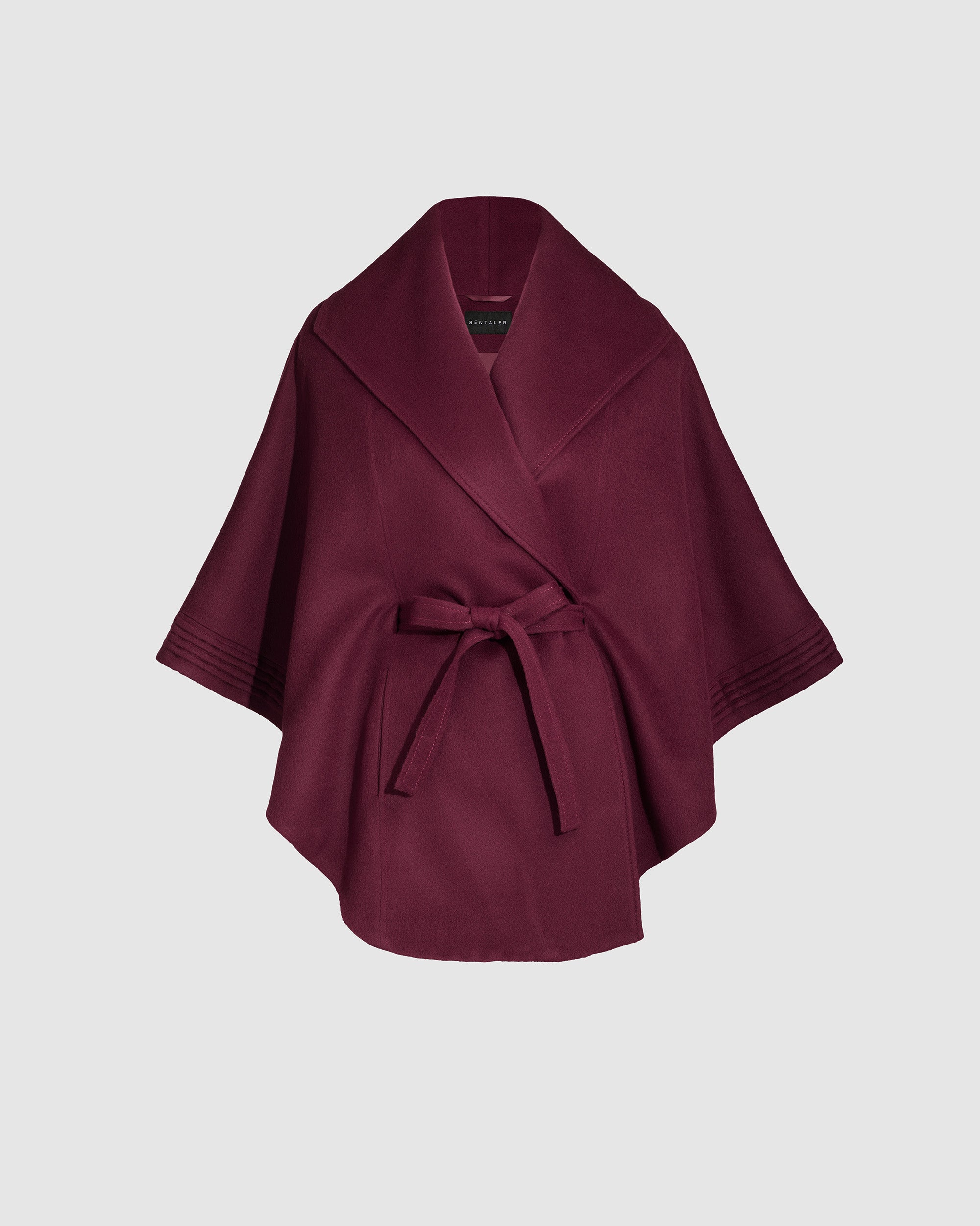Sentaler cherry lacquer cape made of baby alpaca wool with a shawl collar, belted.