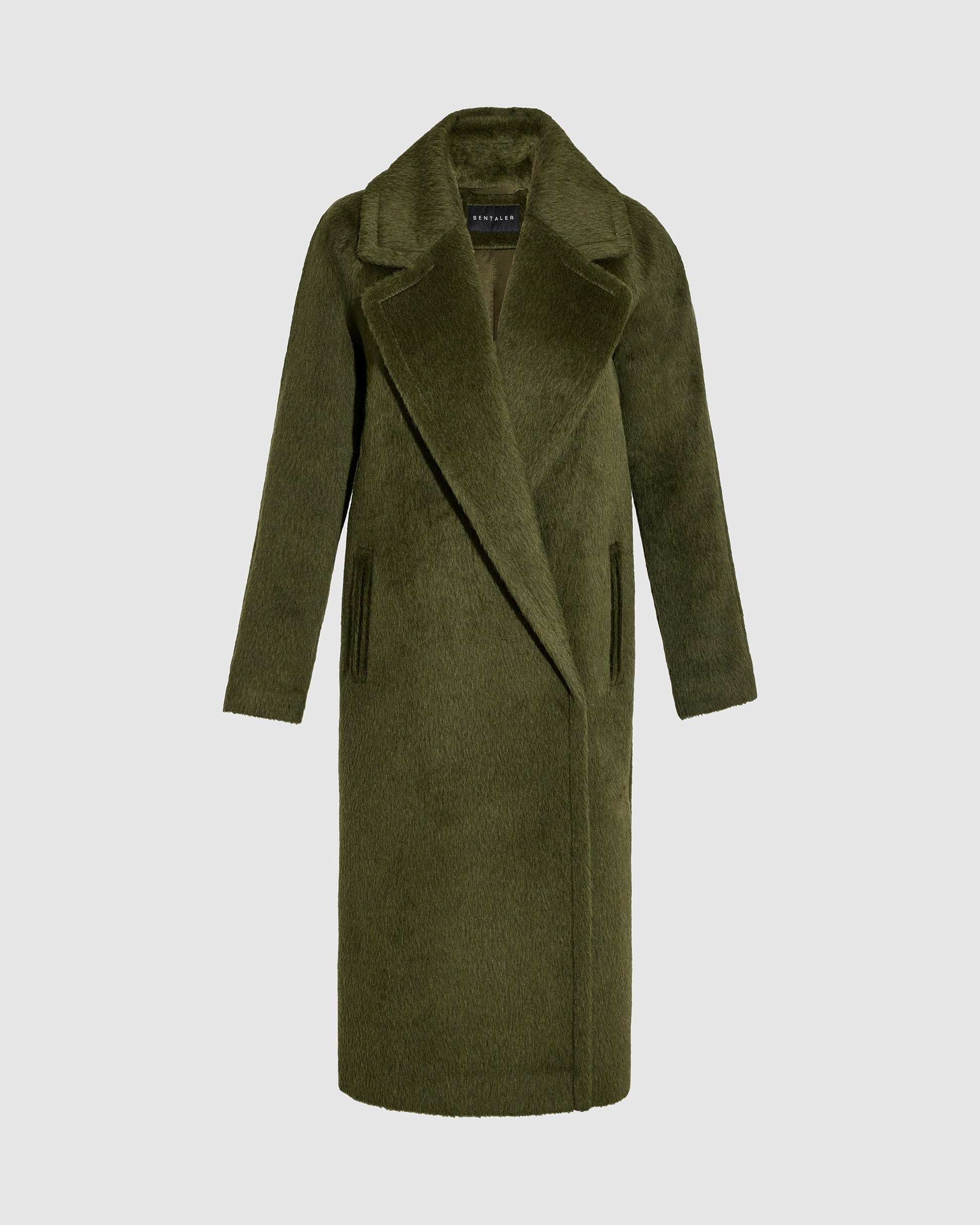 Sentaler sea kelp green notched collar coat made of textured suri alpaca wool with long raglan sleeves, buttoned.