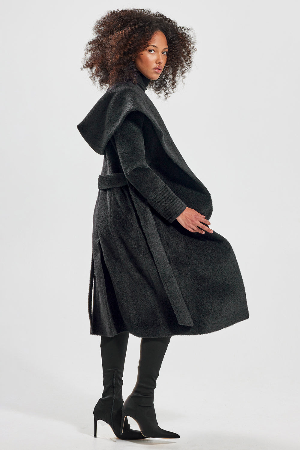 Louis Vuitton Reversible Signature Short Hooded Wrap Coat Beige. Size 40