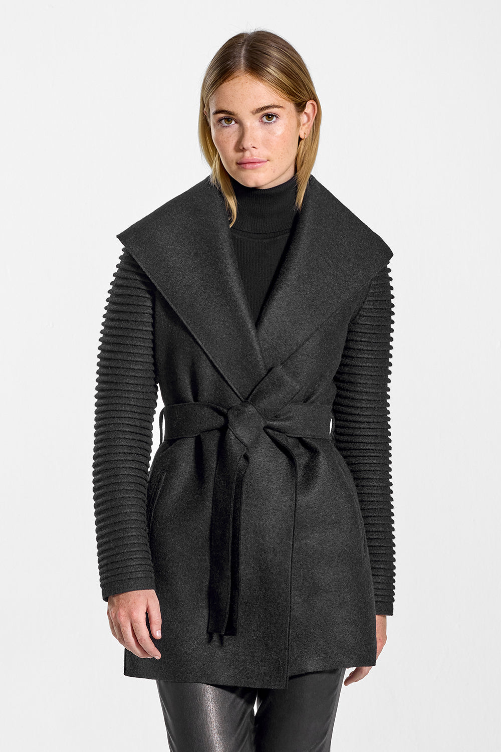 Escada Coat (54.475 RUB) ❤ liked on Polyvore featuring outerwear, coats,  black, escada coat, long sleeve coat, single brea…